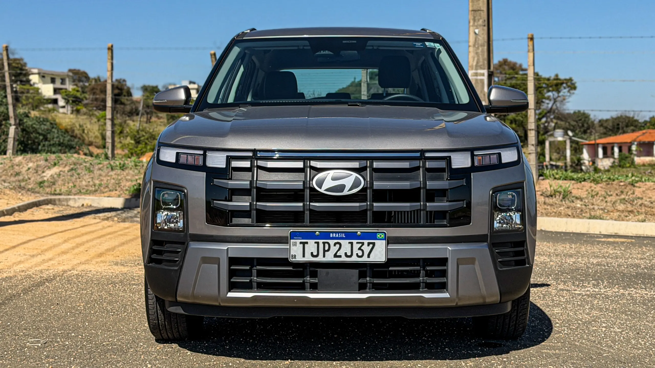 Hyundai Creta Limited na cor Cinza Silk estático