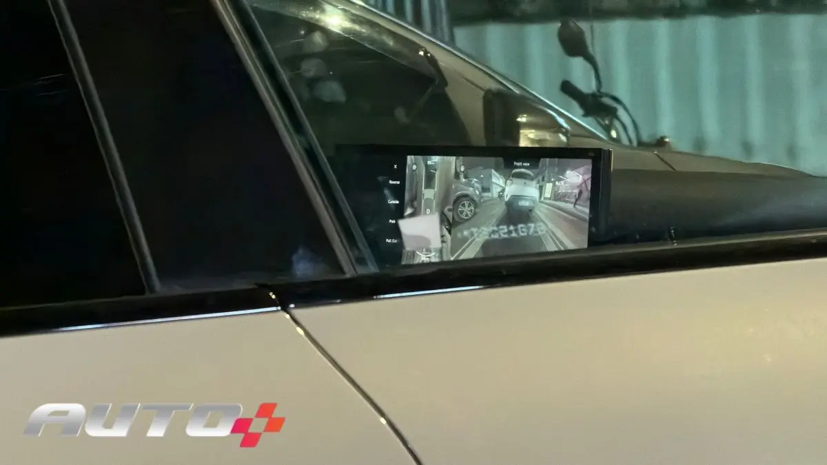 IM LS6 flagra na cor branca na rua em São Paulo
