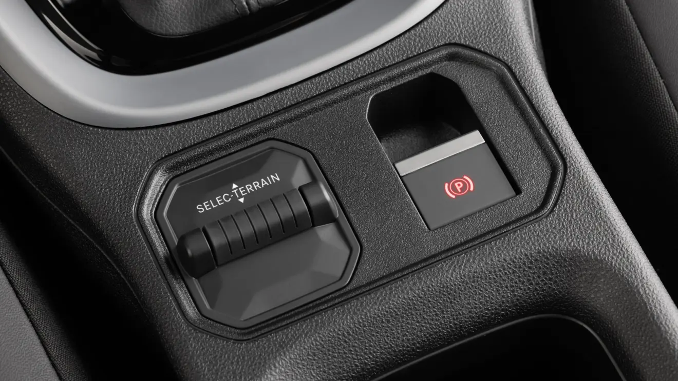 Jeep Avenger Longitude interior e cabine