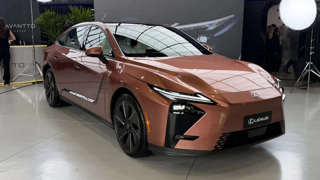 Lexus ES 350h marrom estático