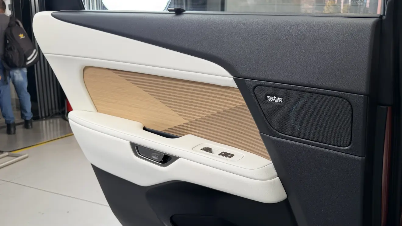 Lexus ES 350h interior