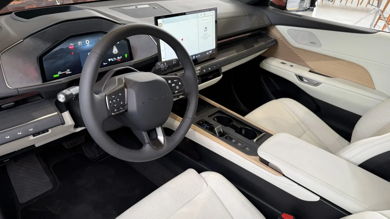 Lexus ES 350h interior