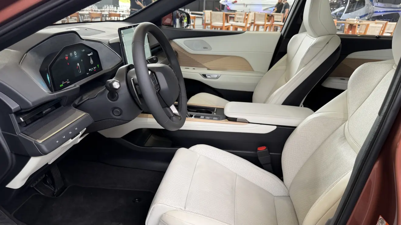 Lexus ES 350h interior