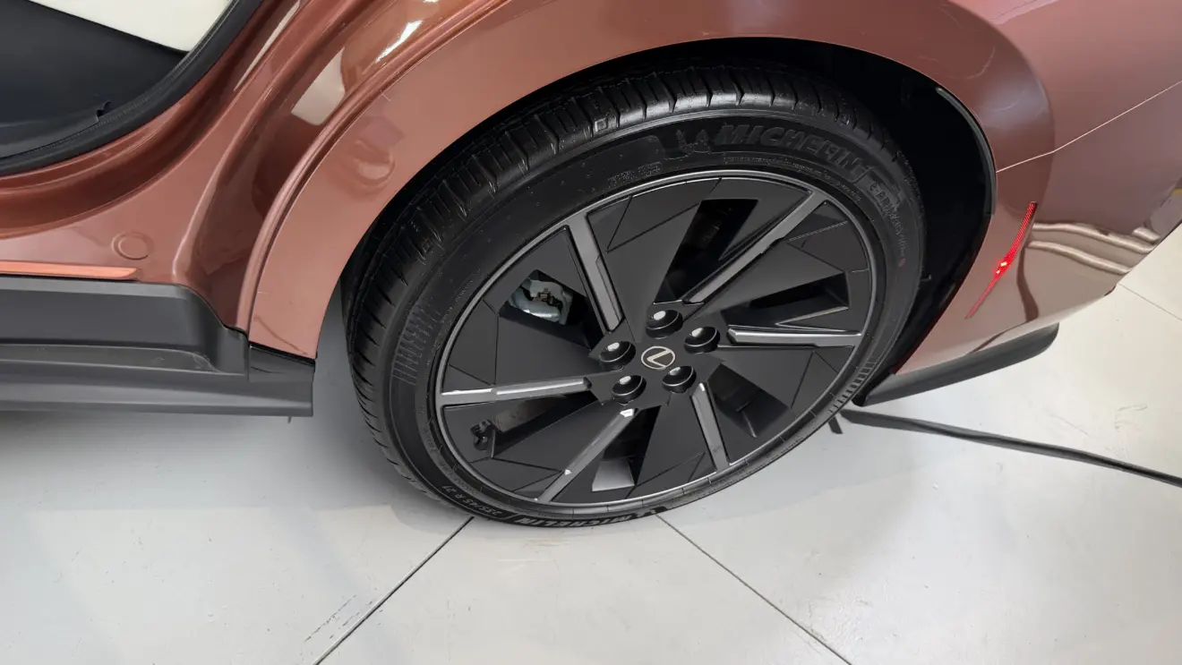 Lexus ES 350h marrom estático