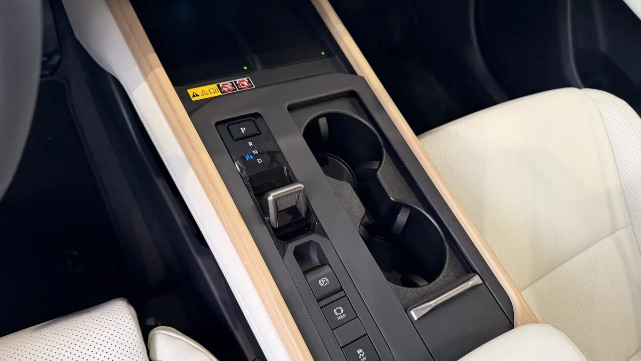 Lexus ES 350h interior