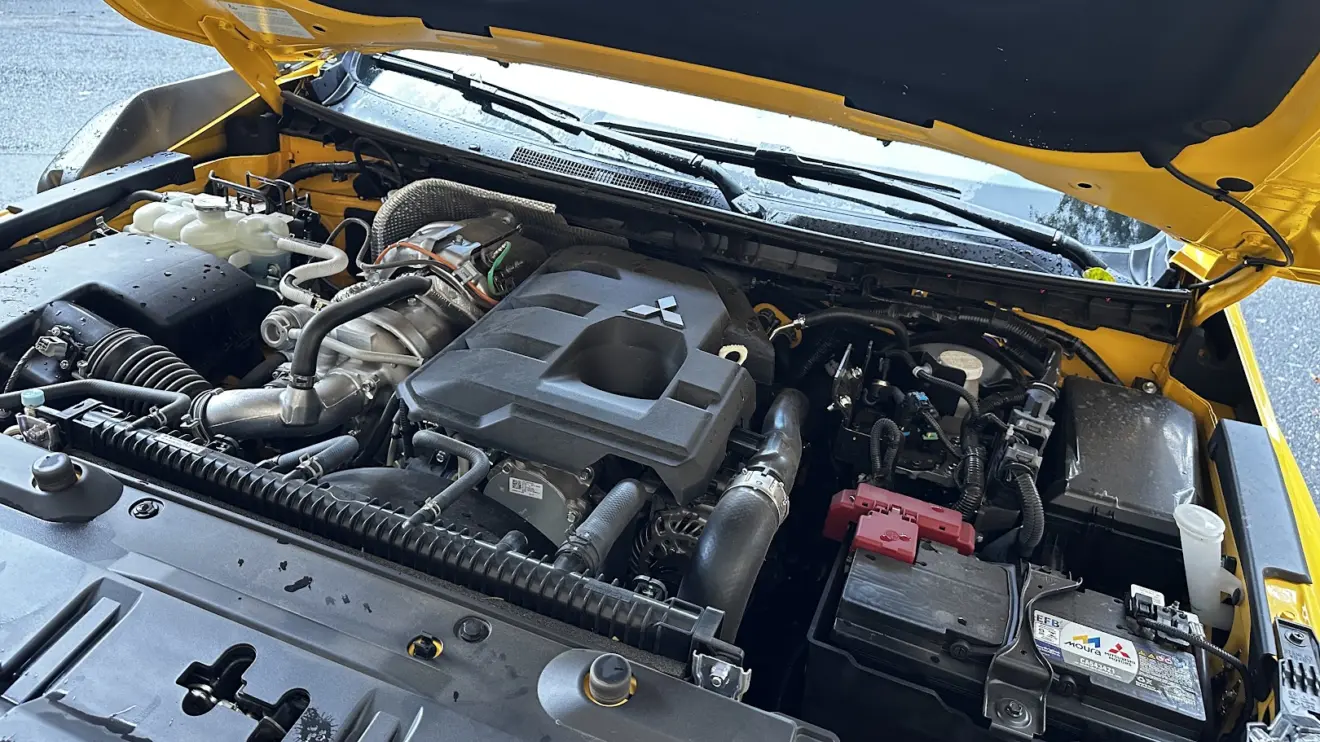 Motor da caminhonete Mitsubishi Triton Savana 