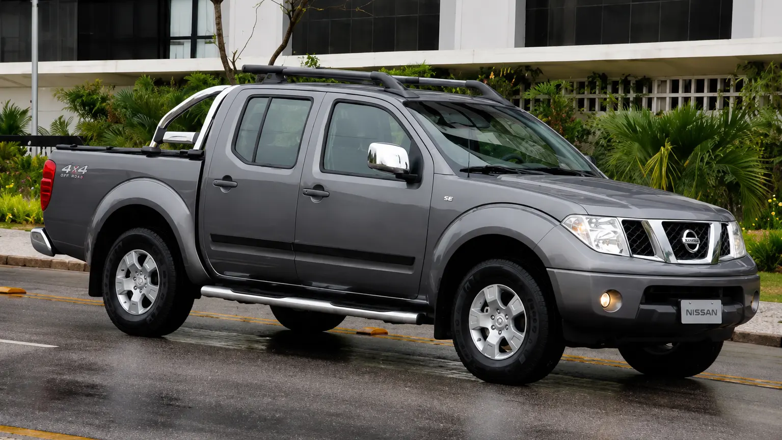 Nissan Frontier LE 2.5 4x4 AT 2010