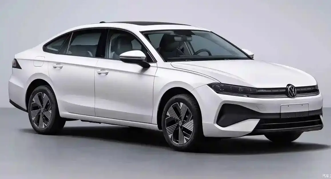 Volkswagen Sagitar L ou Jetta branco parado de frente