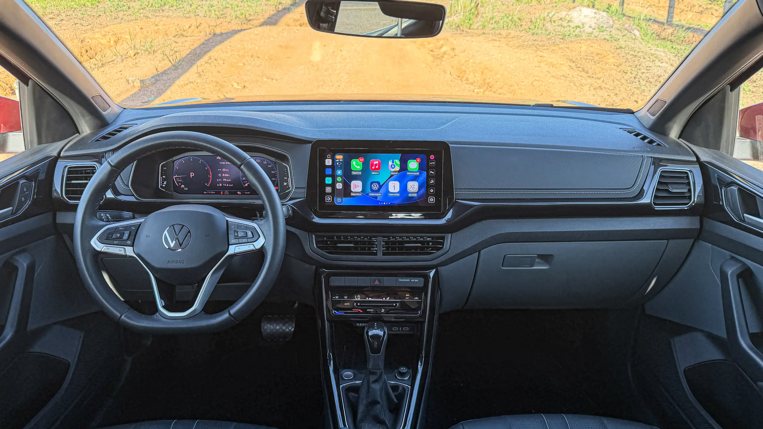 Volkswagen T-Cross Comfortiline interior da cabine para avaliação e teste