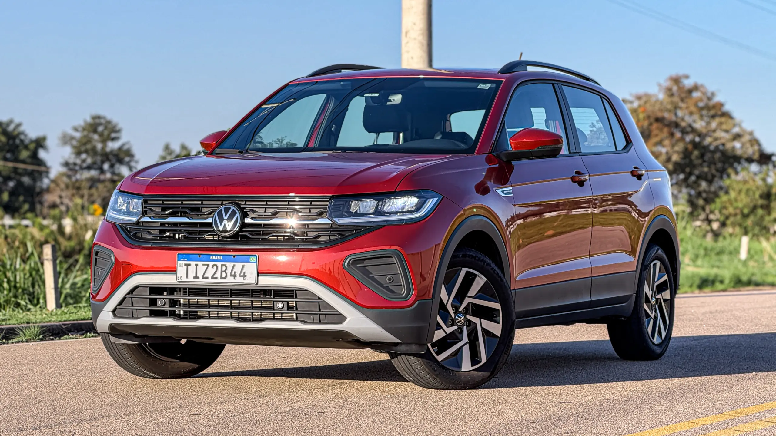 Volkswagen T-Cross Comfortiline Vermelho Sunset estático
