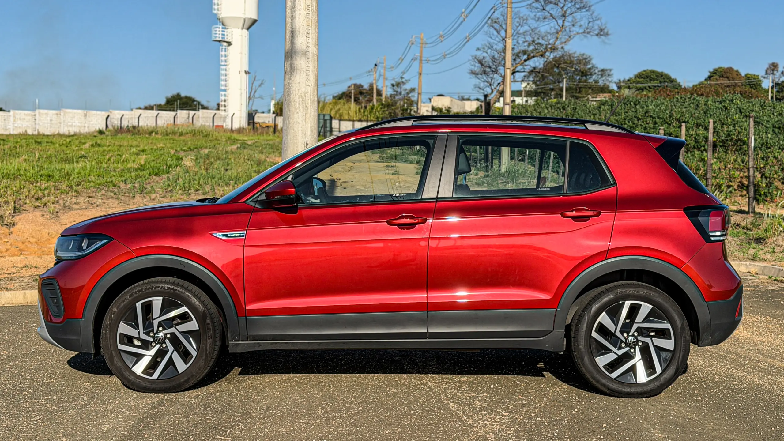 Volkswagen T-Cross Comfortiline Vermelho Sunset estático