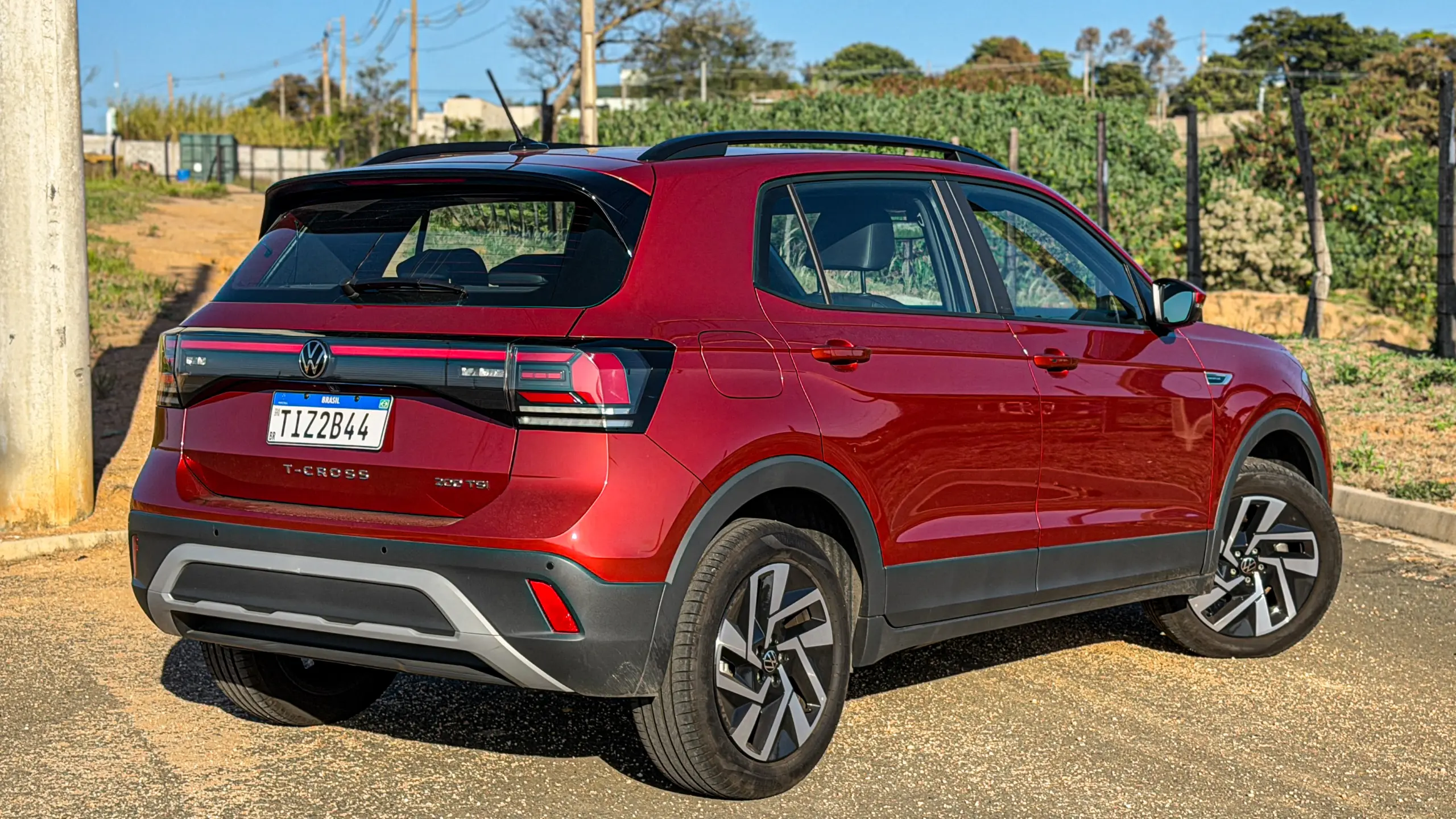Volkswagen T-Cross Comfortiline Vermelho Sunset estático