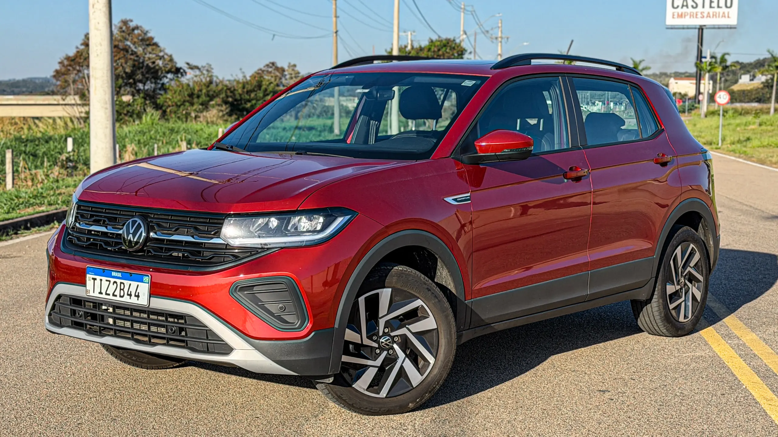 Volkswagen T-Cross Comfortiline Vermelho Sunset estático