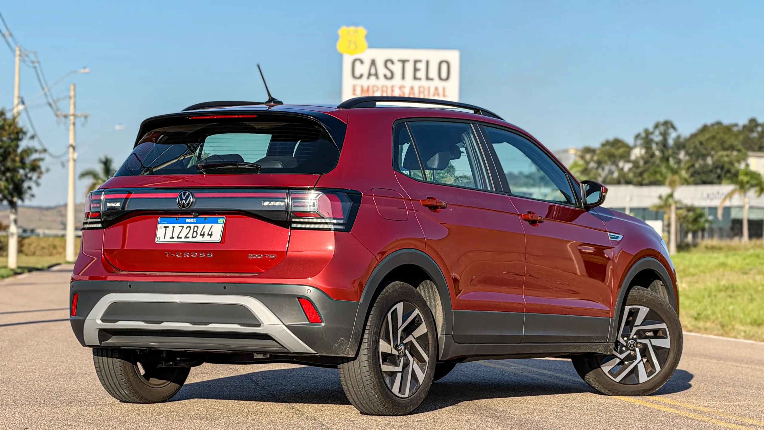 Volkswagen T-Cross Comfortiline Vermelho Sunset estático