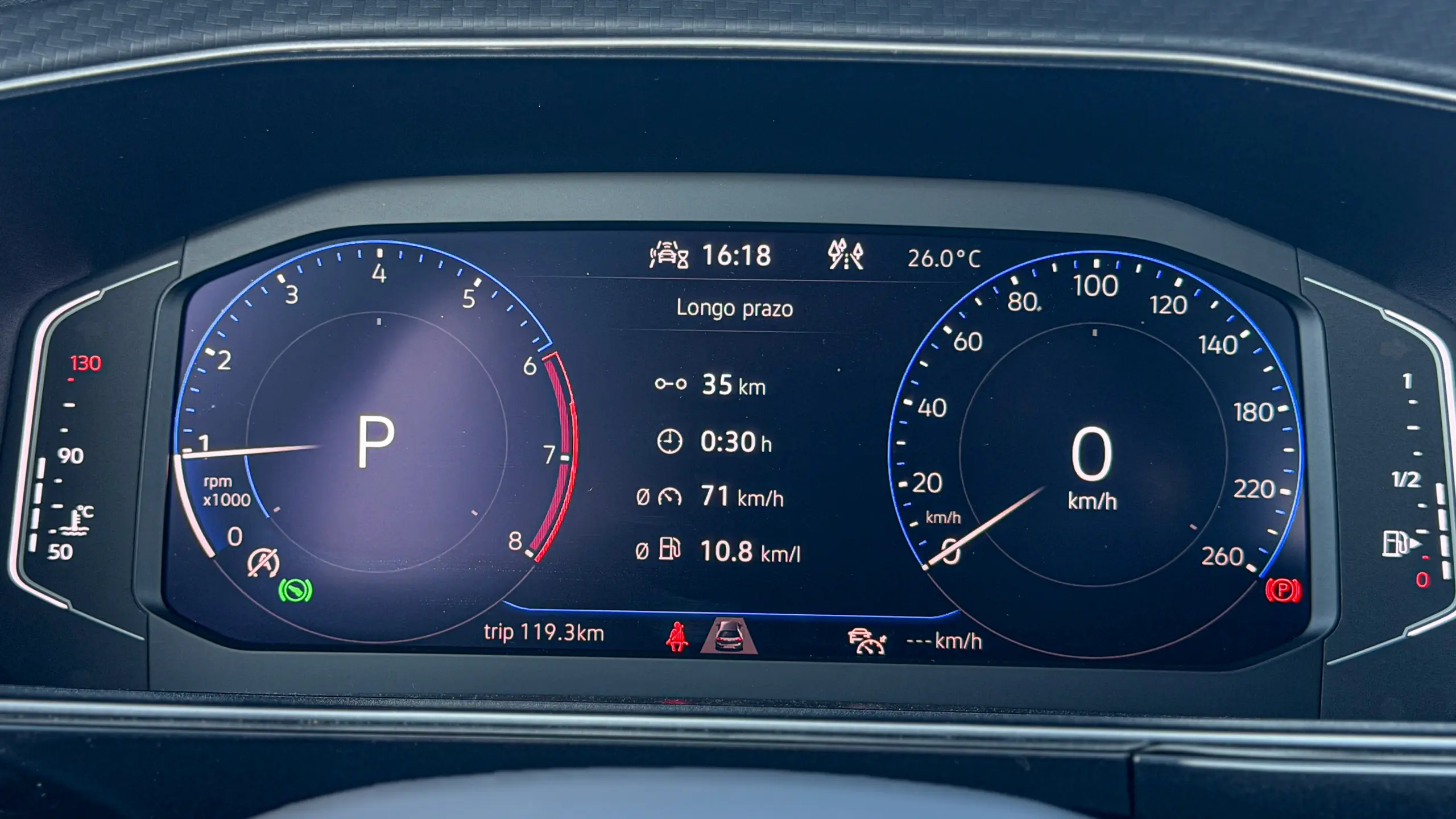 Volkswagen T-Cross Comfortiline interior da cabine para avaliação e teste