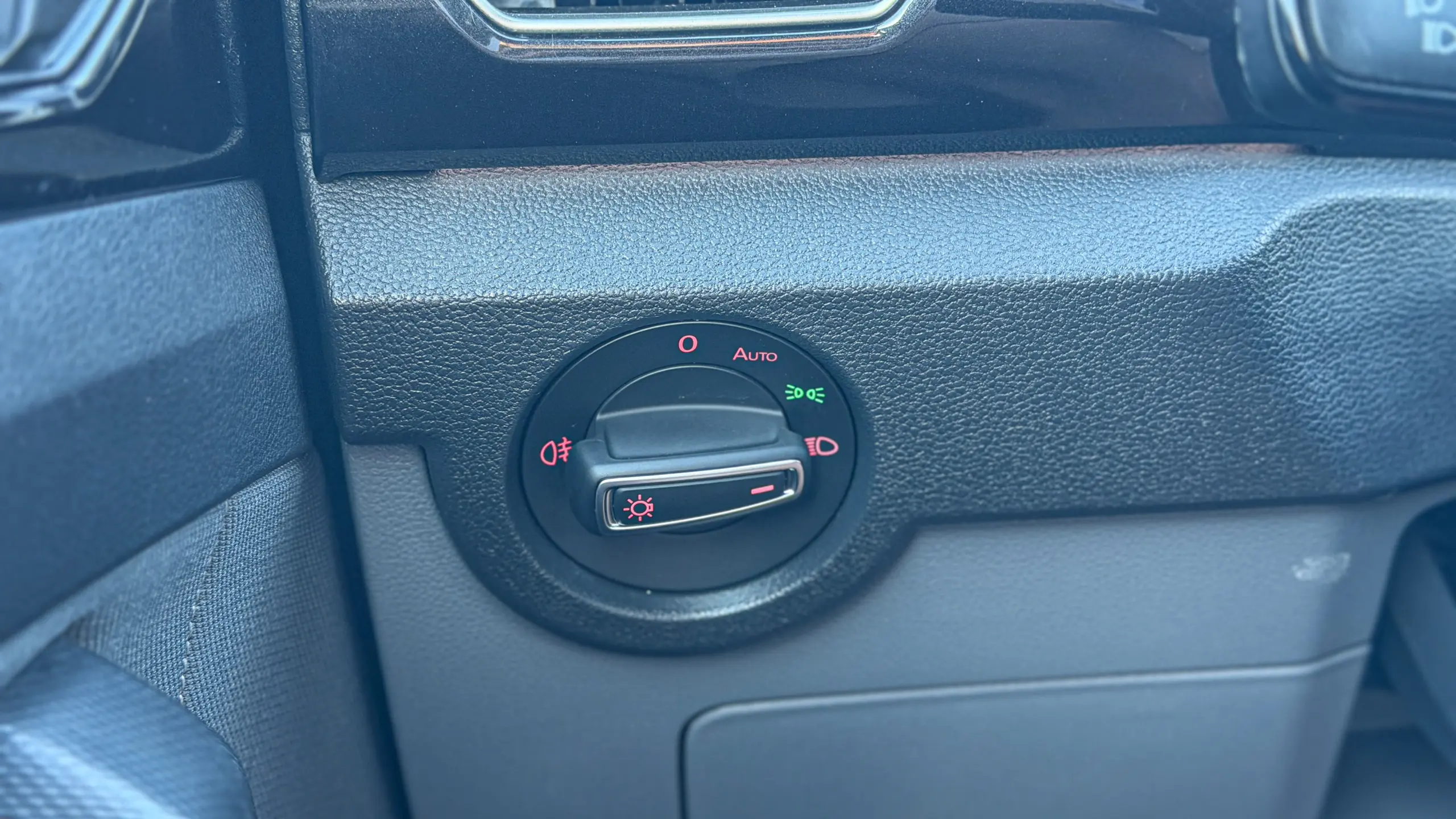 Volkswagen T-Cross Comfortiline interior da cabine para avaliação e teste