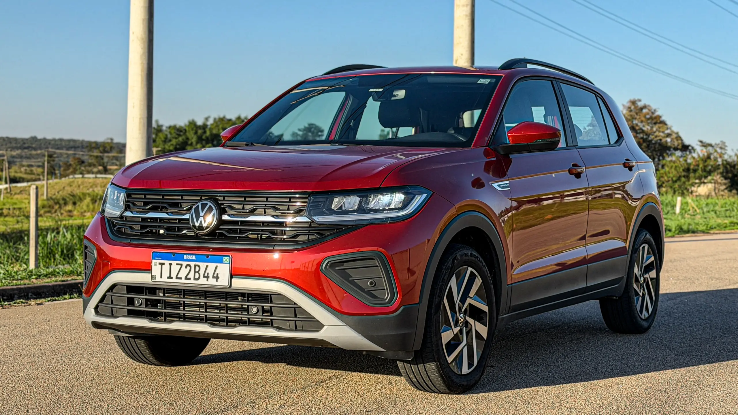 Volkswagen T-Cross Comfortiline Vermelho Sunset estático
