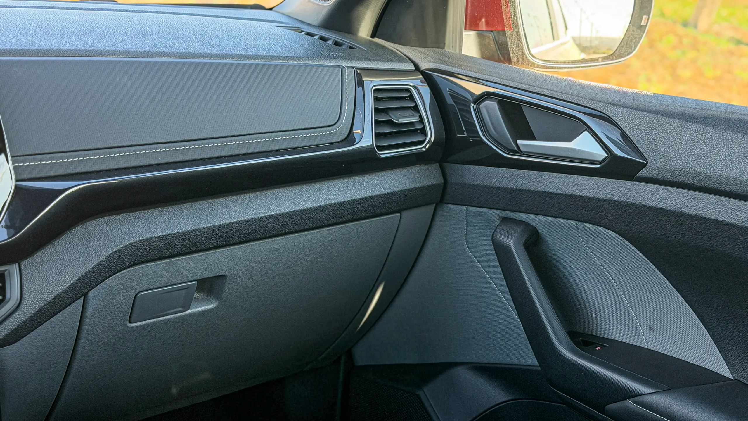 Volkswagen T-Cross Comfortiline interior da cabine para avaliação e teste