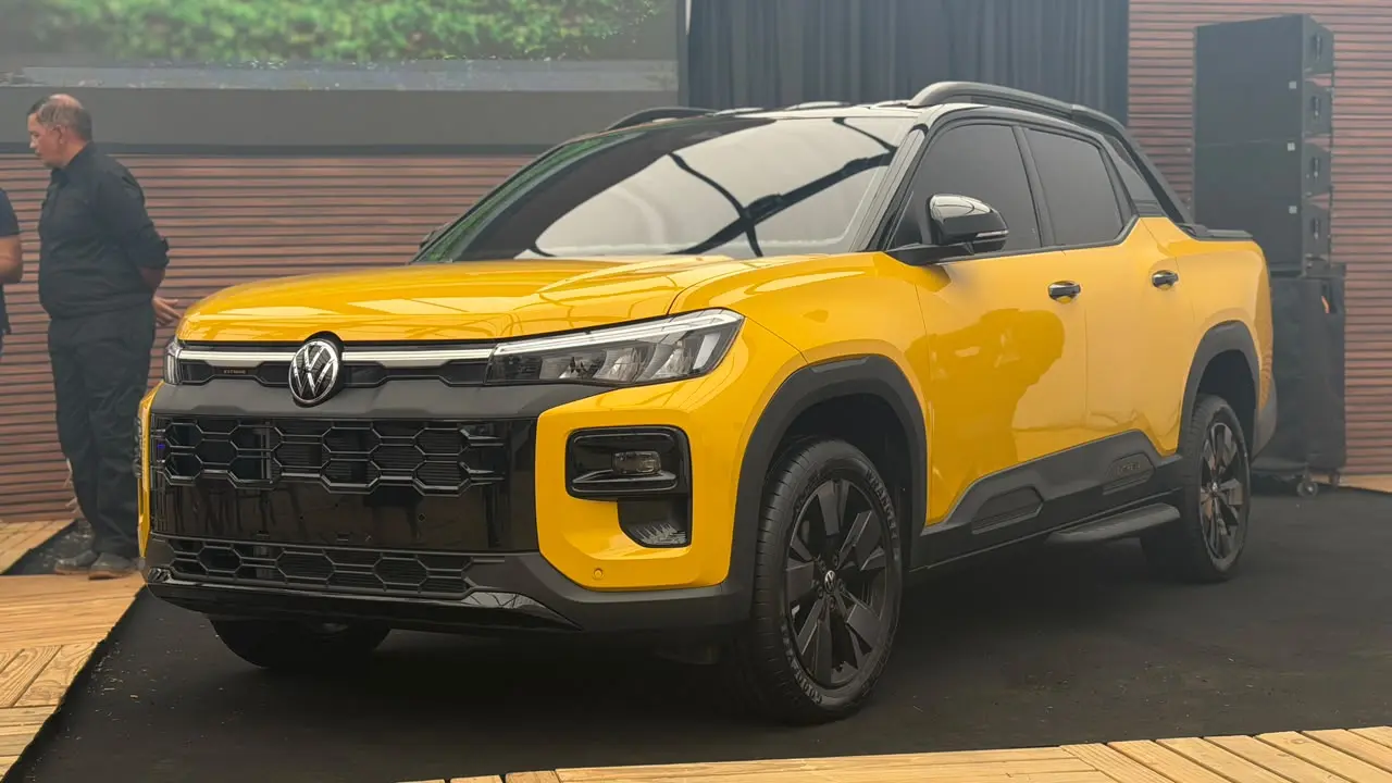 Volkswagen Tukan Extreme de frente amarelo canary