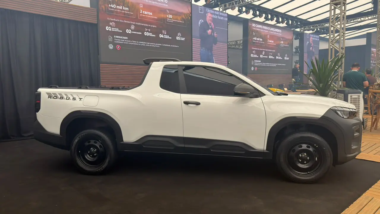Volkswagen Tukan Robust  [Auto+ / Luiz Forelli] branca de lado