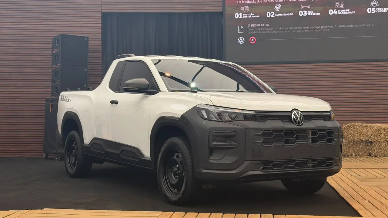 Volkswagen Tukan Robust branca de frente