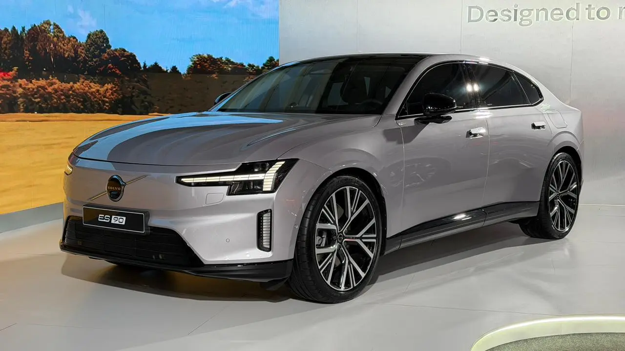 Volvo ES90 prata de frent