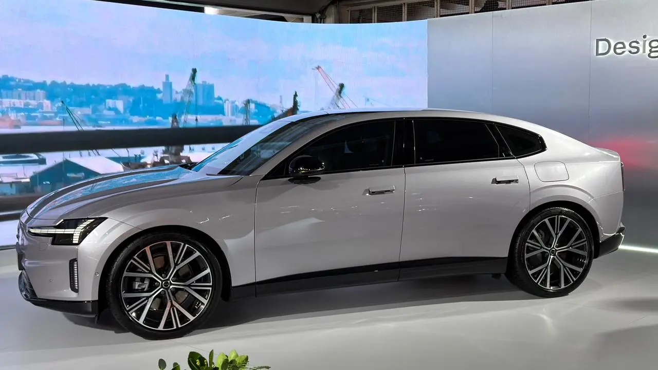 Volvo ES90 de lado