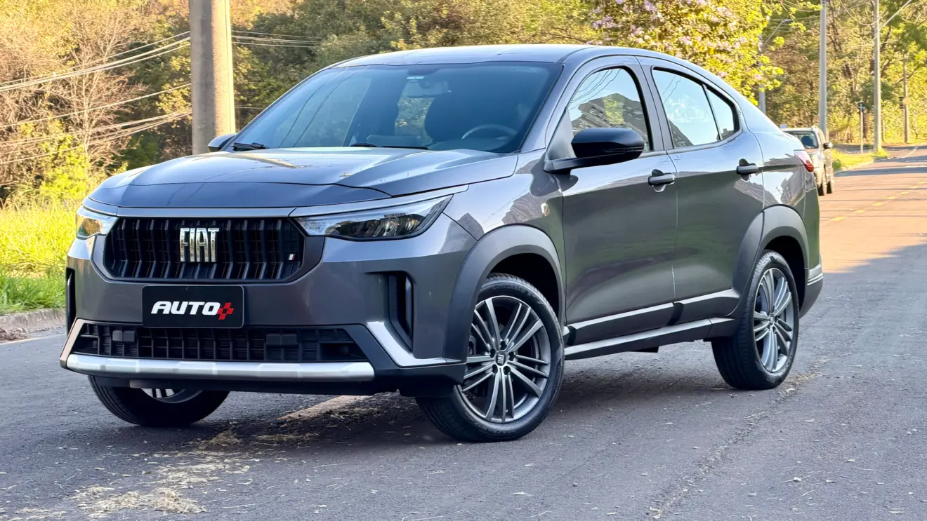 Fiat Fastback Sem Nome cinza de frente