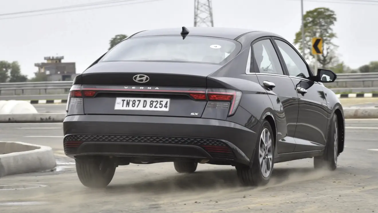 Hyundai Verna [divulgação]