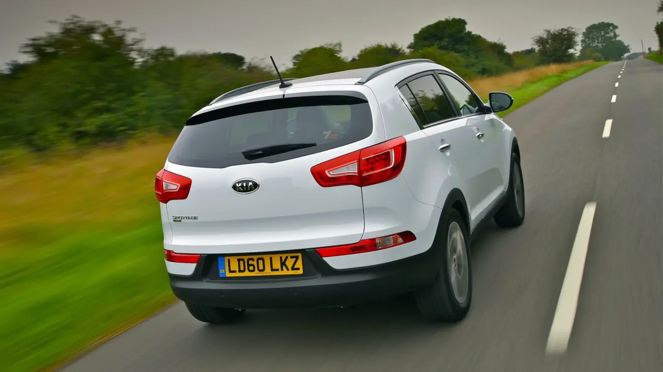 Kia Sportage LX 2.0 automático 2013 branco em movimento