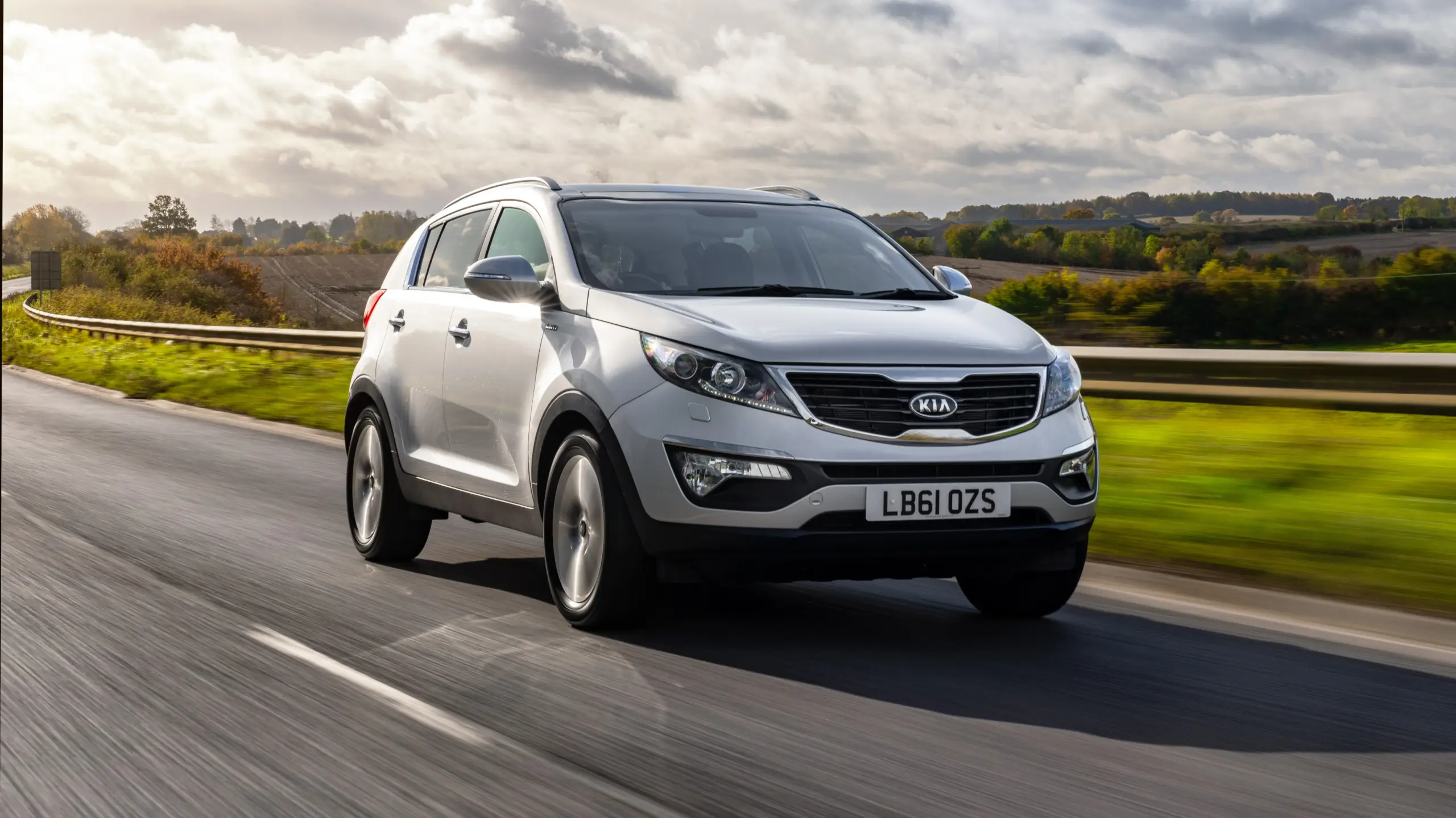 Kia Sportage LX 2.0 automático 2013 branco em movimento