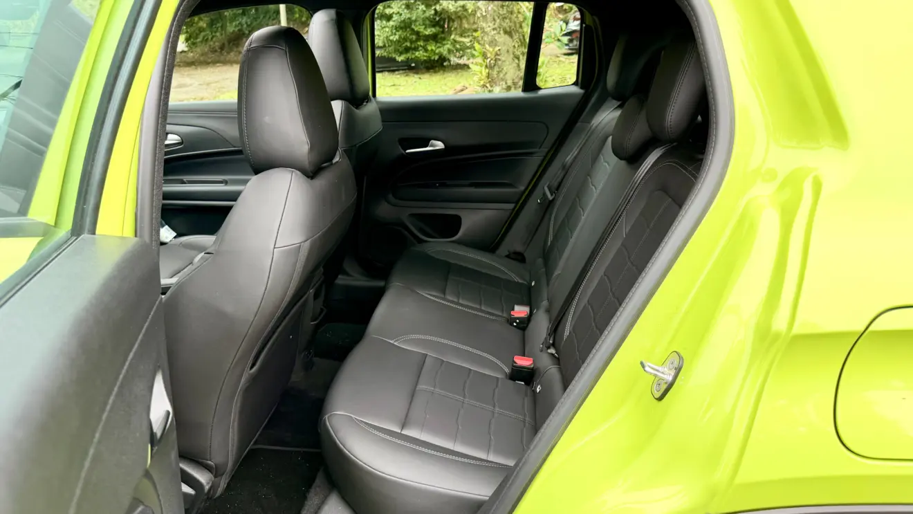 Espaço traseiro Jeep Avenger 