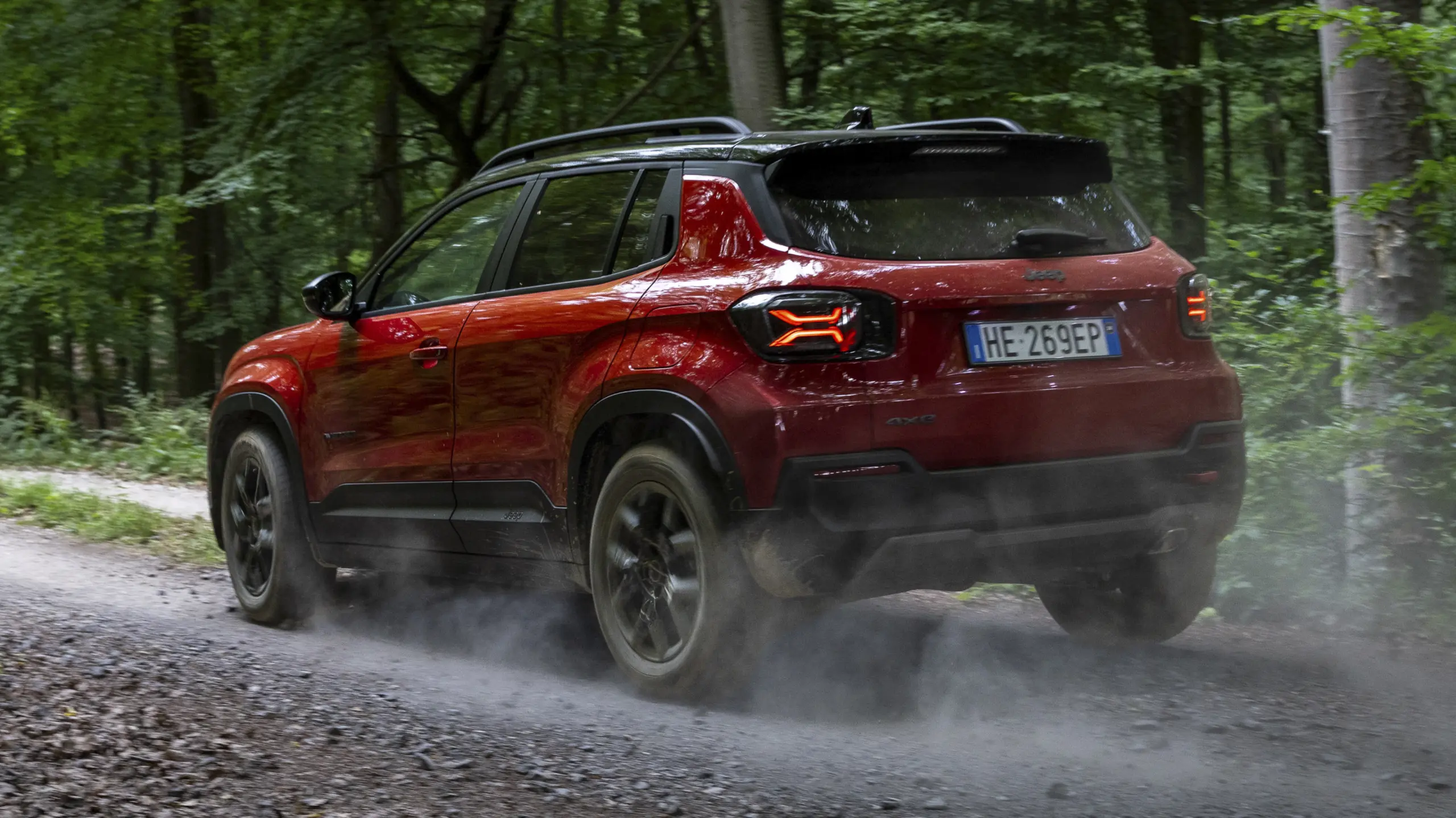 Jeep Avenger 4×4 no Brasil só se ele virar híbrido HEV