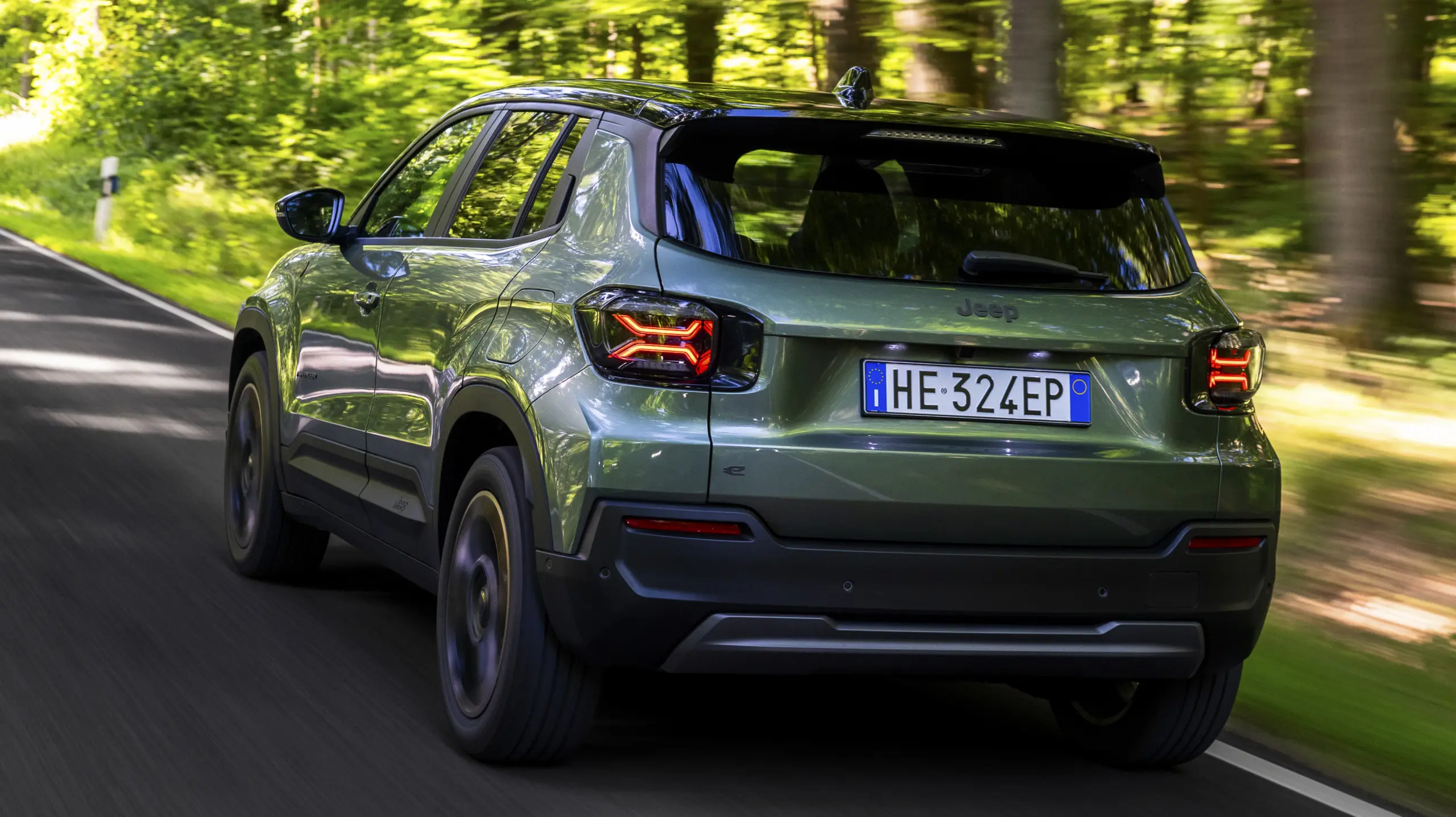 Jeep Avenger pode ganhar versão 85th Anniversary no Brasil