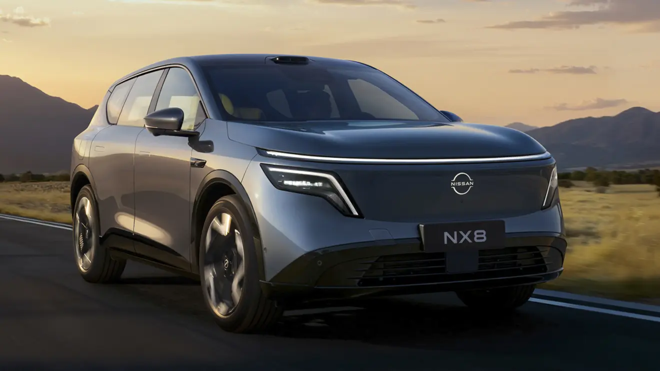 Nissan NX8 azul de frente