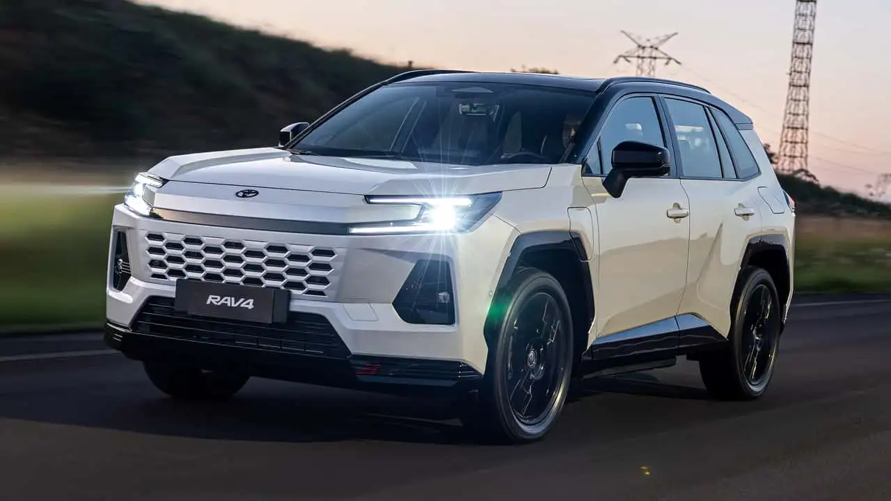 Toyota RAV4 XSE PHEV branca