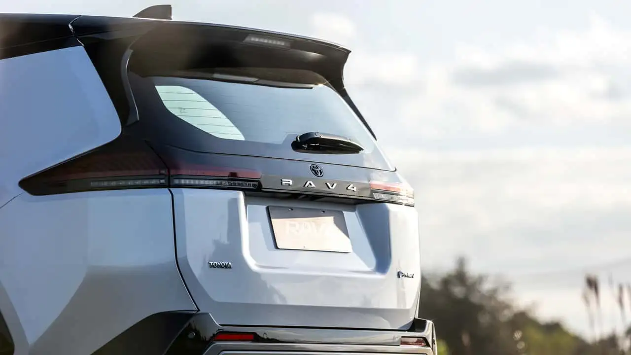 Toyota RAV4 XSE PHEV branca
