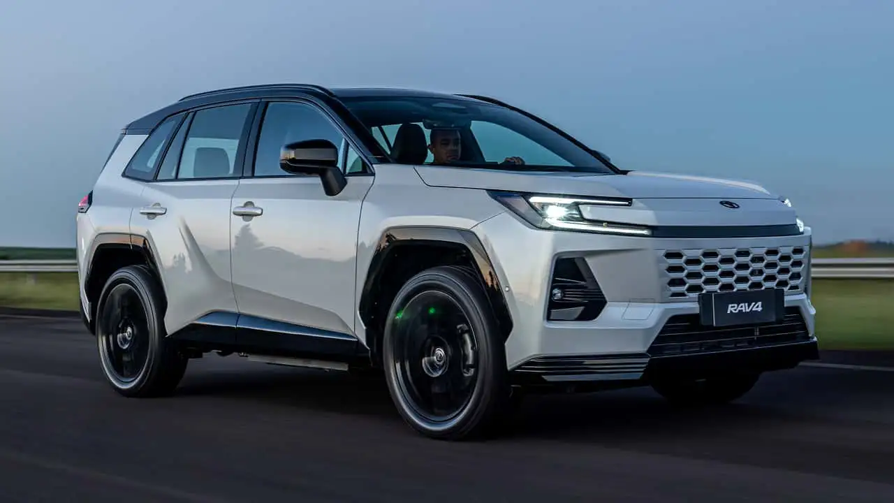 Toyota RAV4 XSE PHEV branca