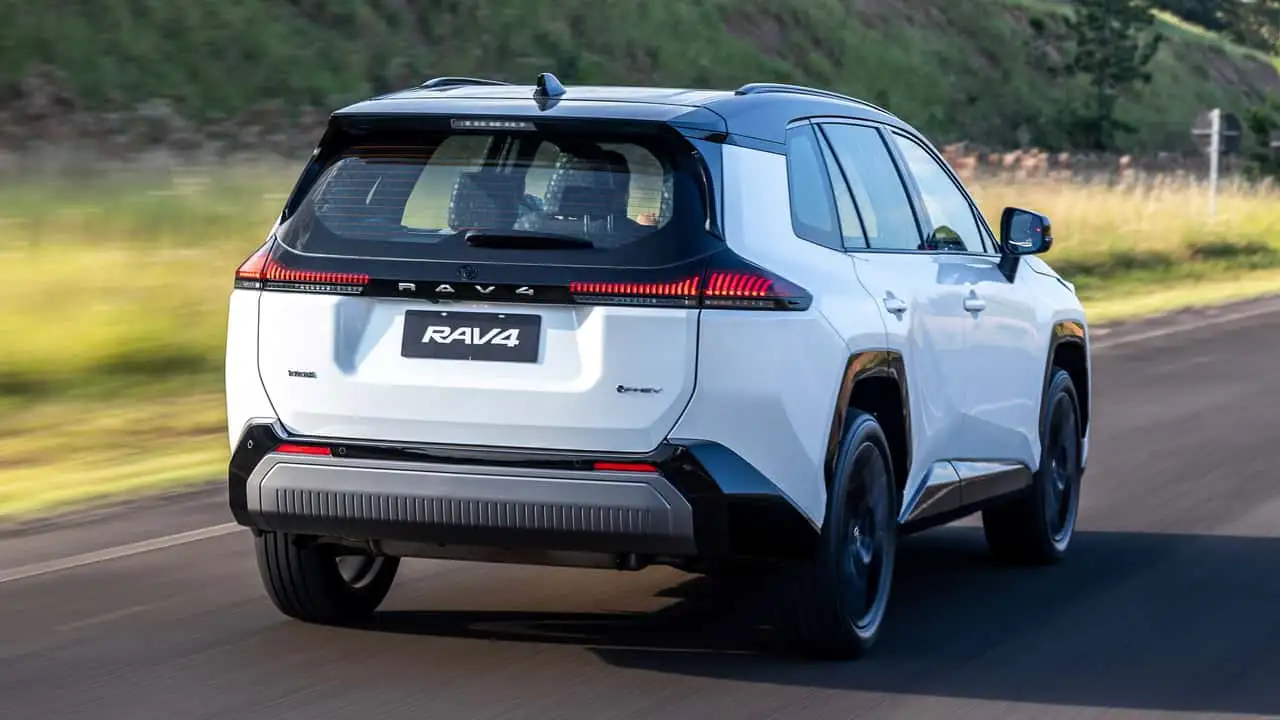 Toyota RAV4 XSE PHEV branca