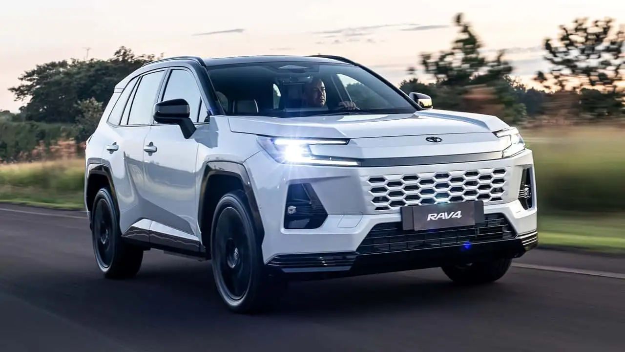Toyota RAV4 XSE PHEV branca