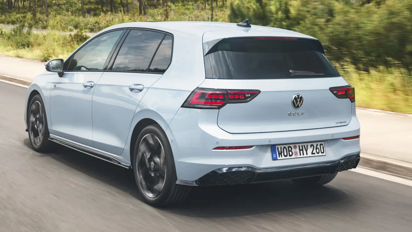 Volkswagen Golf Hybrid azul de traseira