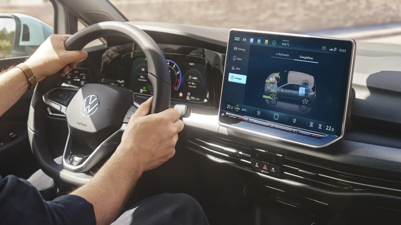 interior Volkswagen Golf Hybrid [divulgação]