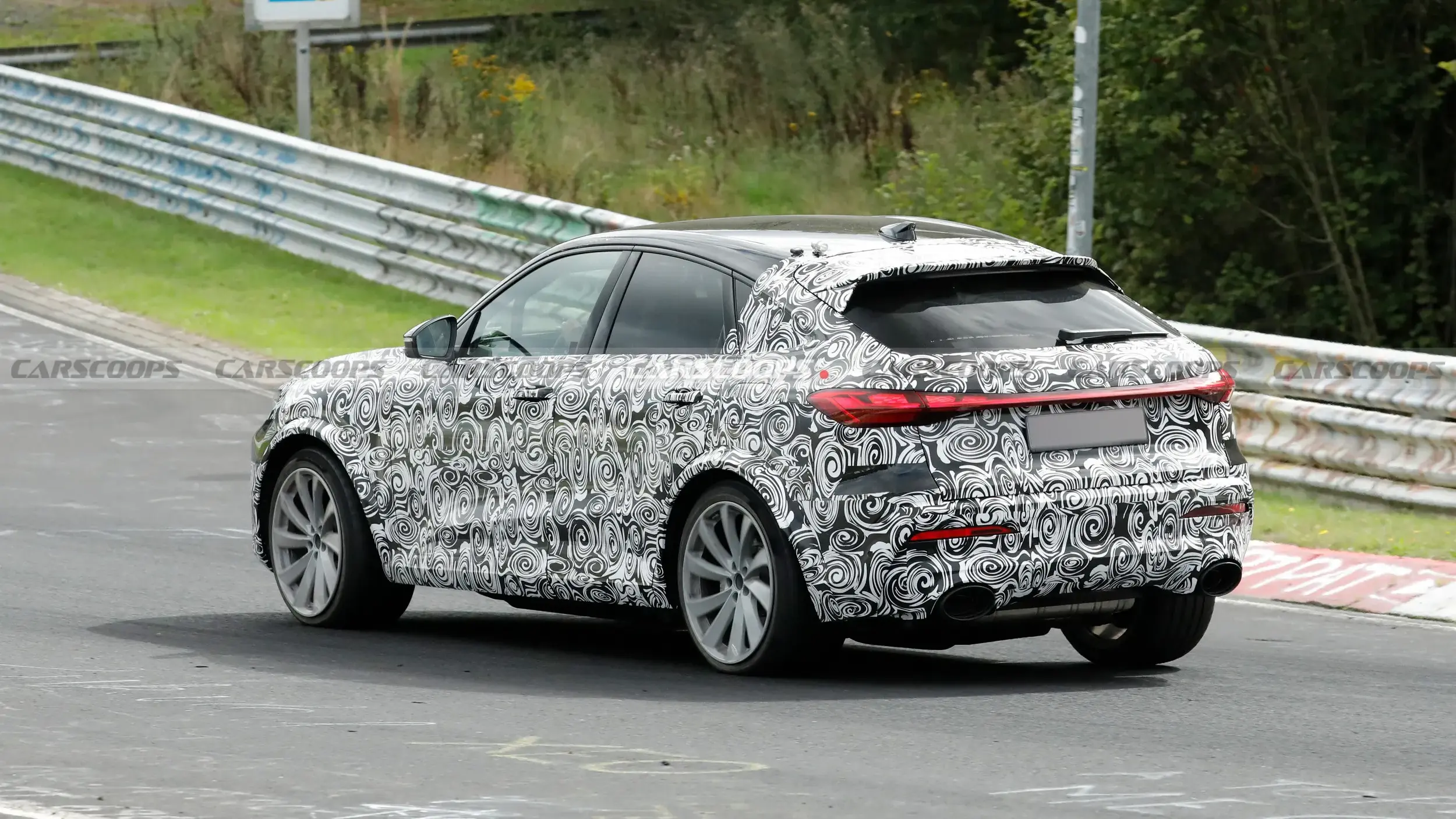 Audi RS Q5 Sportback camuflado em testes