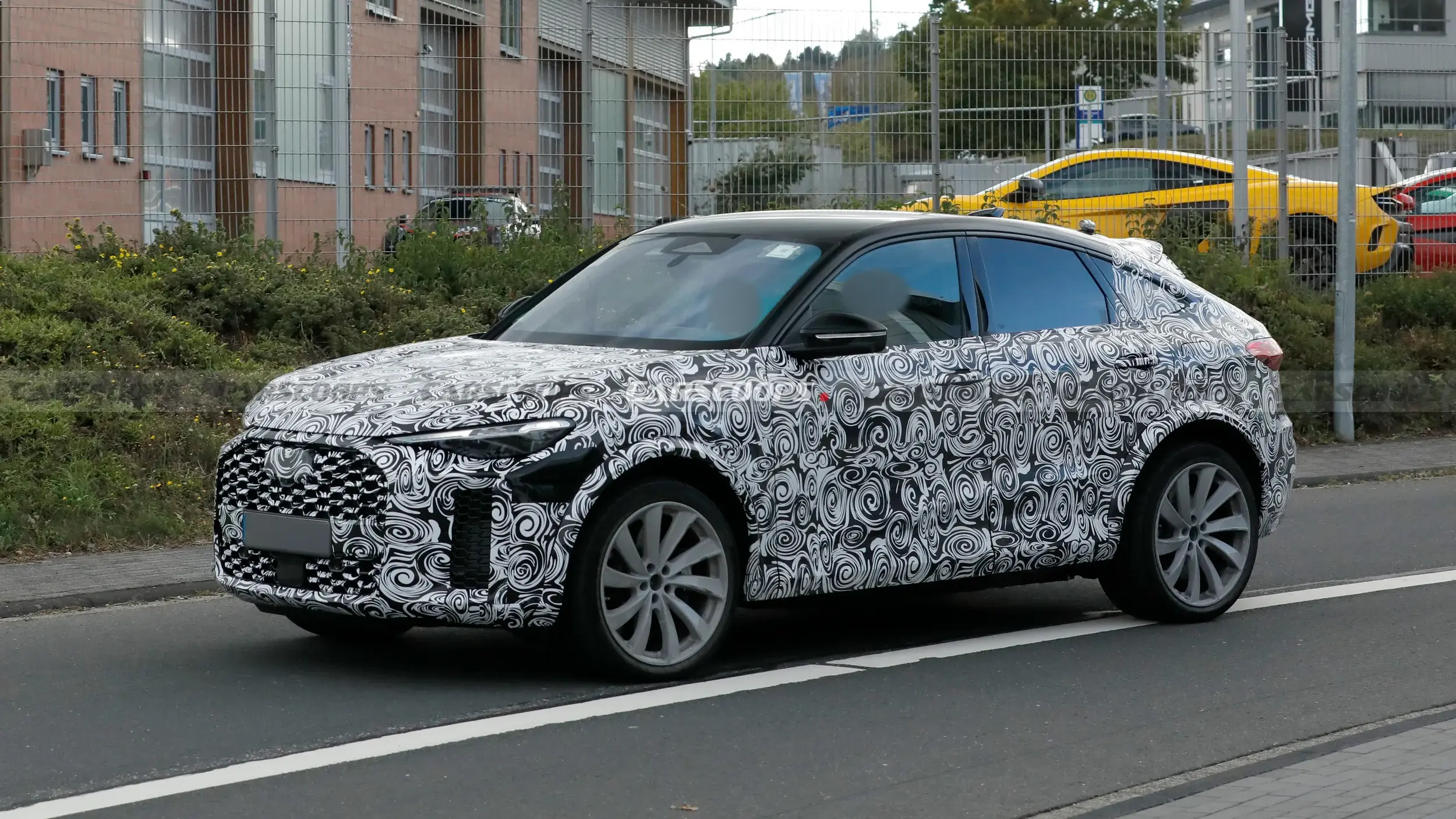 Audi RS Q5 Sportback camuflado em testes