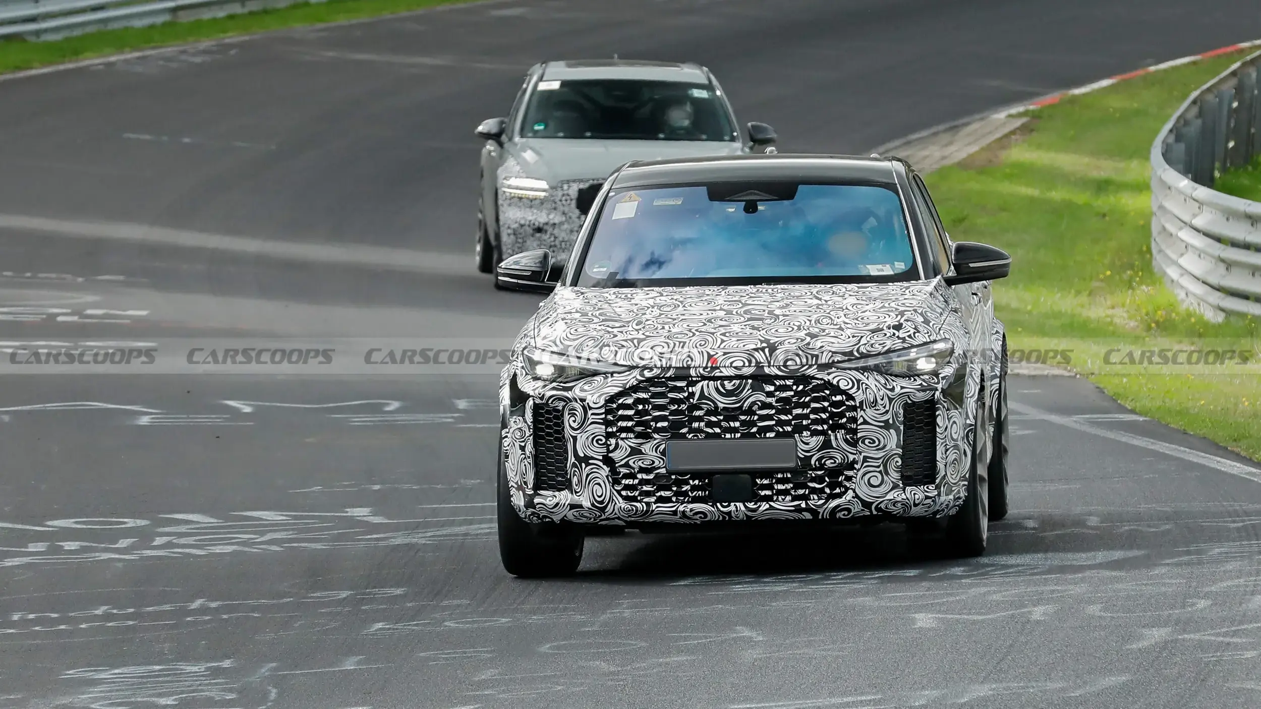 Audi RS Q5 Sportback camuflado em testes