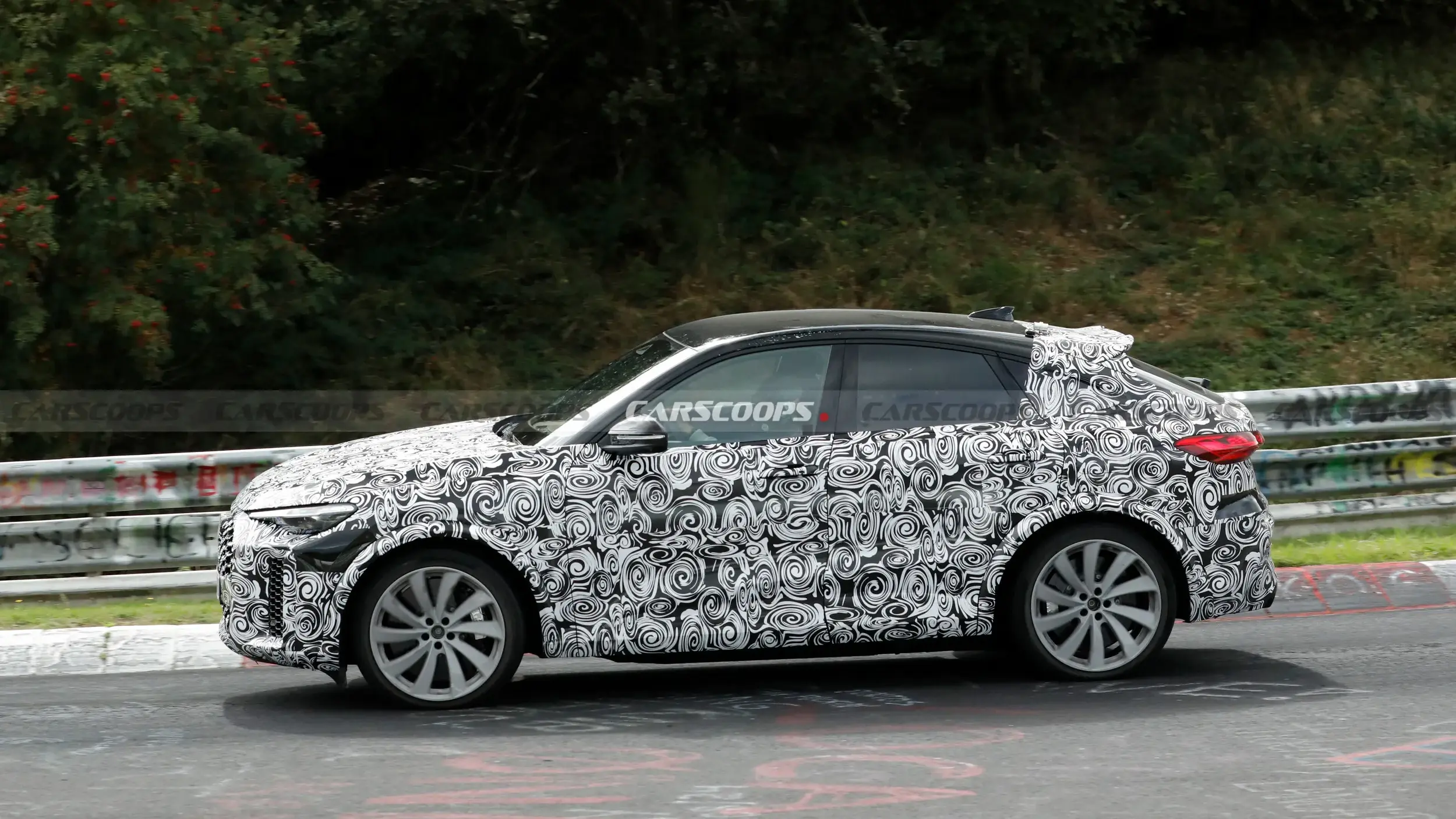 Audi RS Q5 Sportback camuflado em testes
