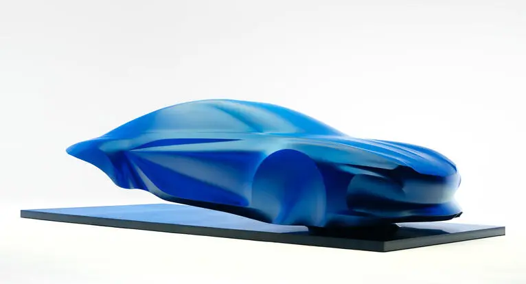 Escultura Alpine A110 azul de frente