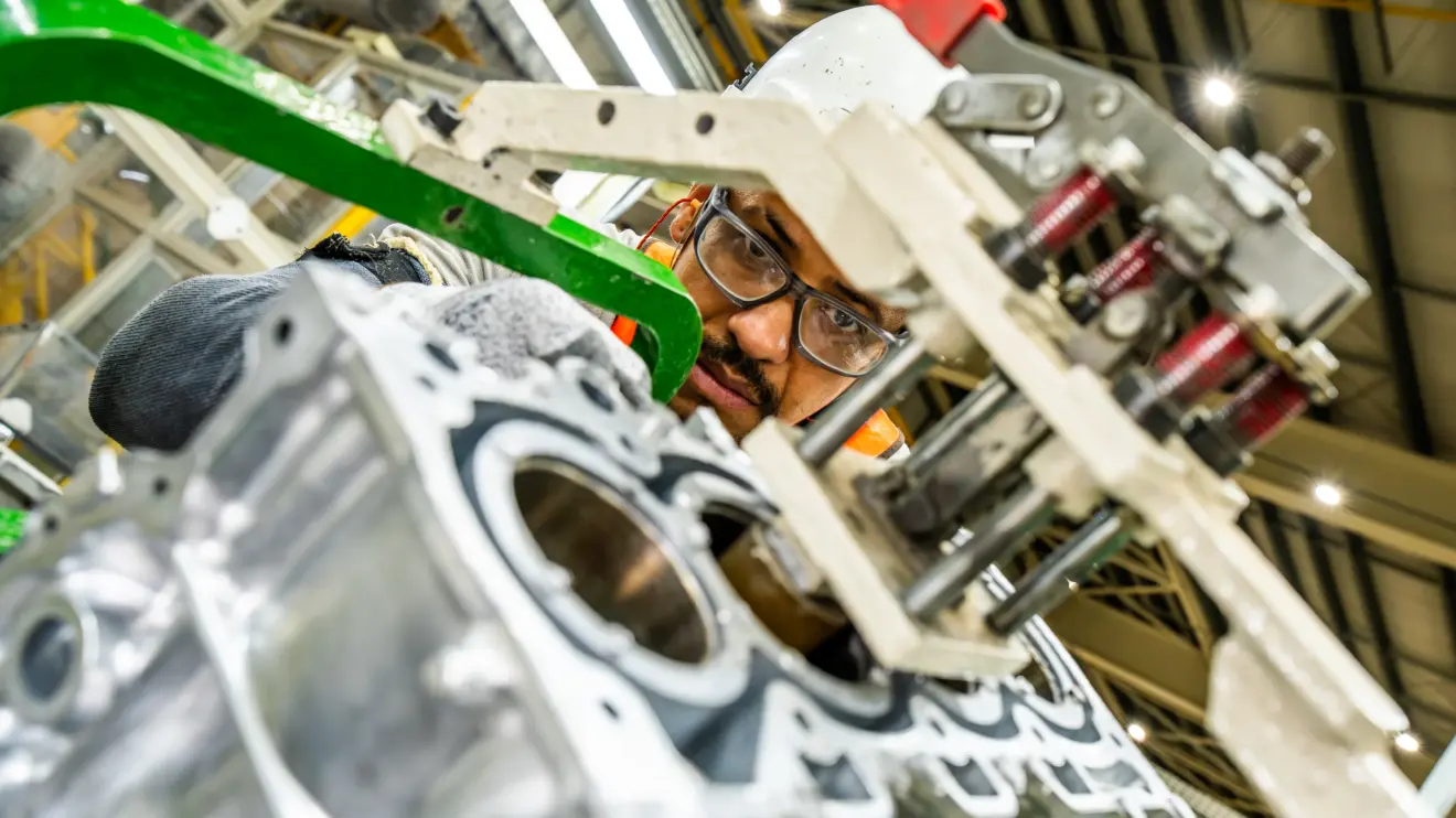 Toyota reativa fábrica de motores em Porto Feliz (SP)