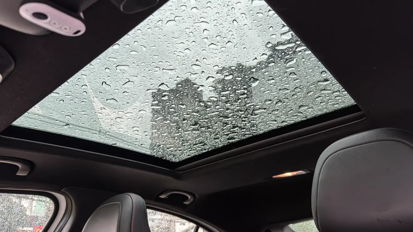 Fiat Fastback Abarth interior da cabine para avaliação e teste