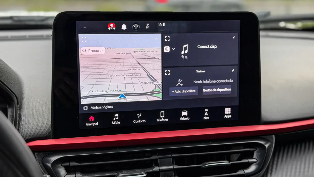 Fiat Fastback Abarth interior da cabine para avaliação e teste